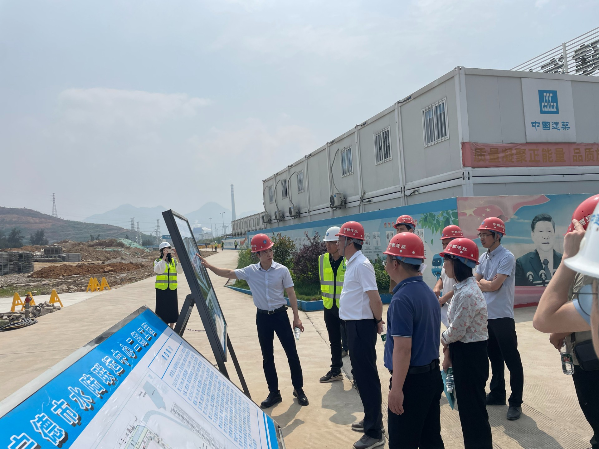 1715399054710214.jpg 2024-5-9市交投集團(tuán)領(lǐng)導(dǎo)深入市交投物流集團(tuán)重點(diǎn)項(xiàng)目現(xiàn)場(chǎng)調(diào)研指導(dǎo)工作,姜軒緯拍攝1.jpg